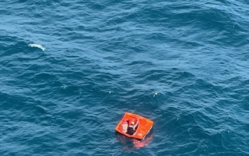 Coast Guard rescues 4 after vessel sinks 20 miles off Tybee Island