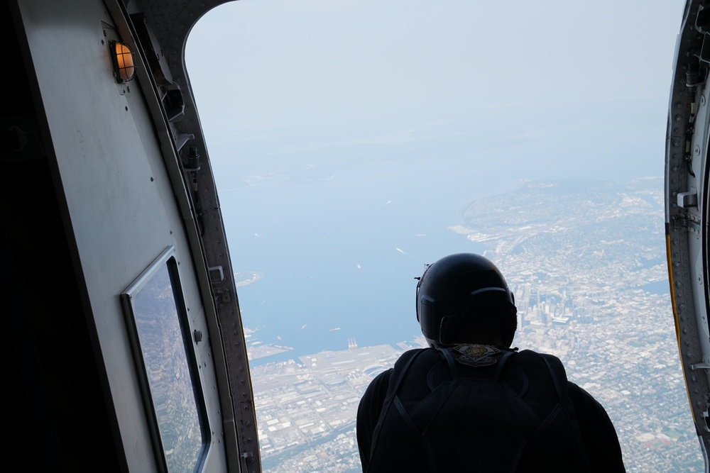 Army Golden Knights jump at Boeing SeaFair Airshow