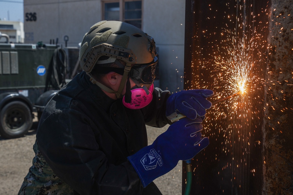 Seabees Learn Cutting and Welding Techniques