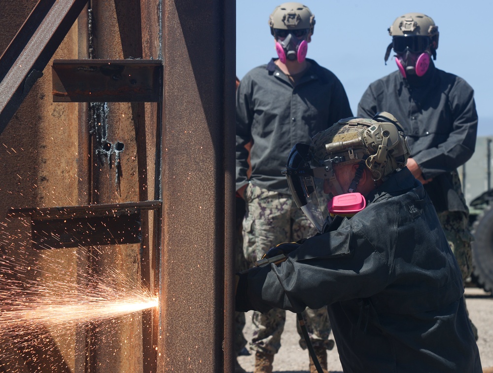 Seabees Learn Cutting and Welding Techniques