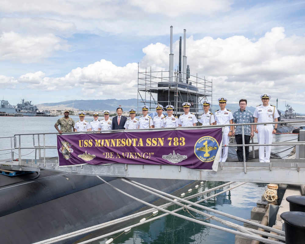 COMSUBPAC hosts ROK Navy CNO