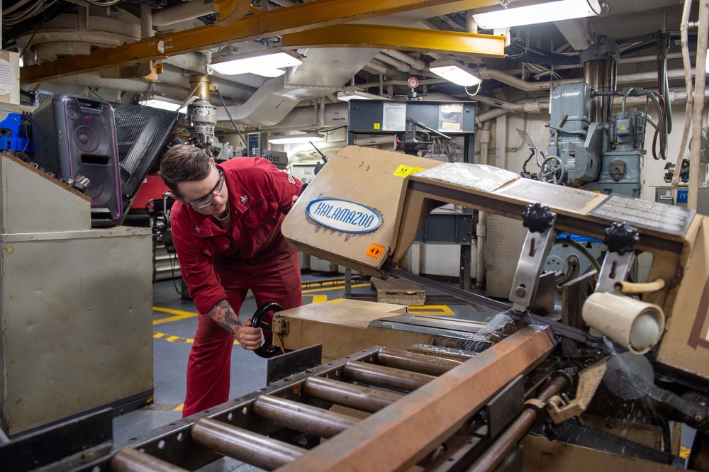 USS Ronald Reagan (CVN 76) Sailors fabricate a machine component