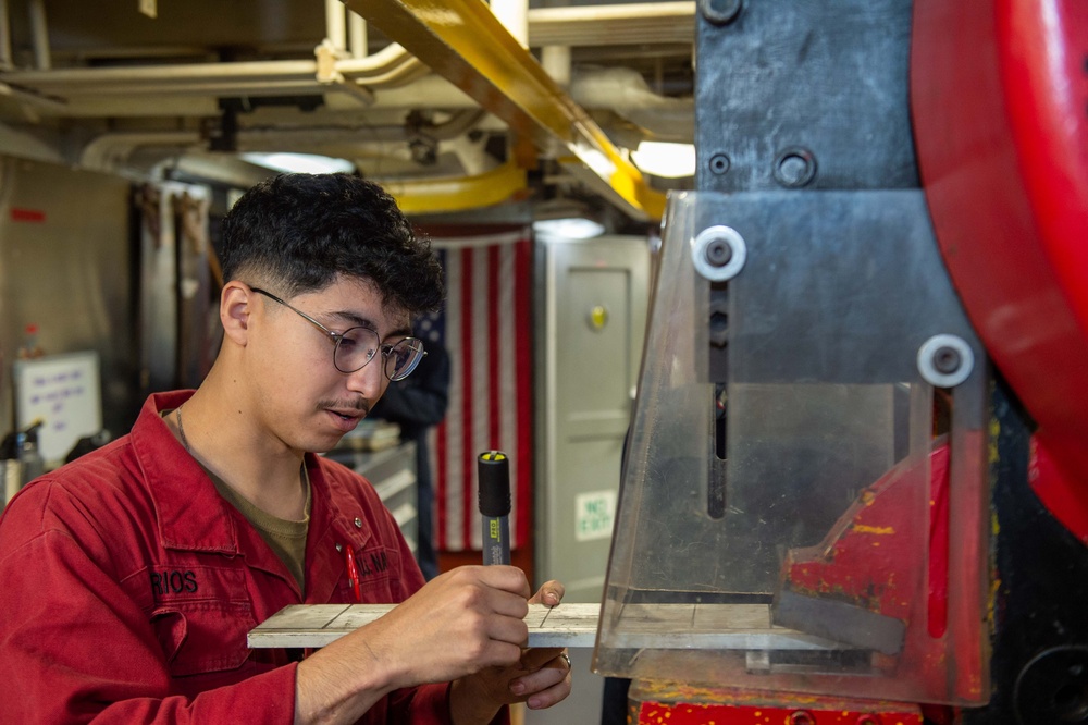 USS Ronald Reagan (CVN 76) Sailors fabricate a machine component