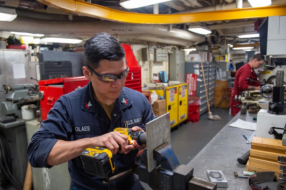 USS Ronald Reagan (CVN 76) Sailors fabricate a machine component