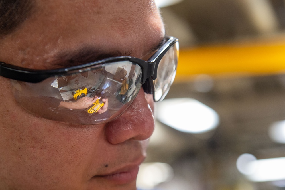 USS Ronald Reagan (CVN 76) Sailors fabricate a machine component