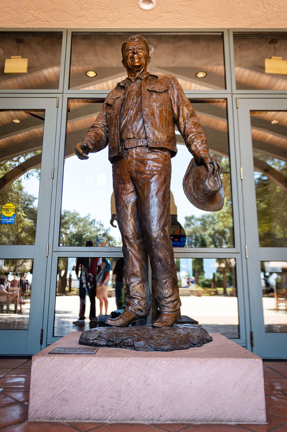 USS Ronald Reagan (CVN 76) Sailors visit the Ronald Reagan Presidential Library