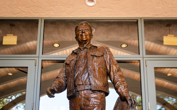 USS Ronald Reagan (CVN 76) Sailors visit the Ronald Reagan Presidential Library