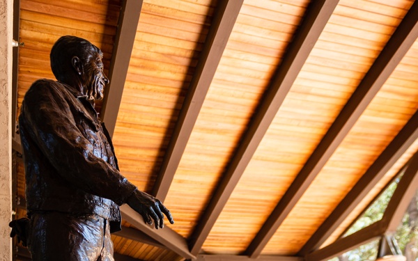 USS Ronald Reagan (CVN 76) Sailors visit the Ronald Reagan Presidential Library