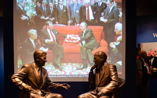 USS Ronald Reagan (CVN 76) Sailors visit the Ronald Reagan Presidential Library