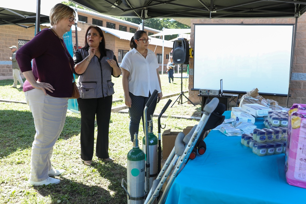 U.S. Ambassador Visits Ciudad Mujer