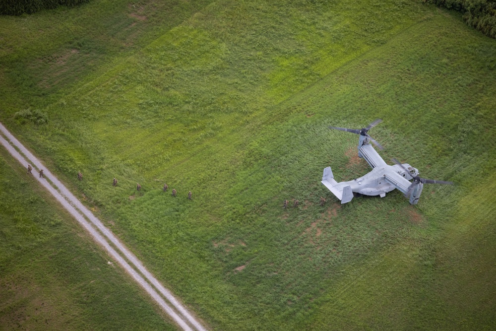 VMM 262 supports helicopter raid on Ie Shima