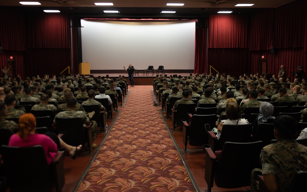 MOH Recipient Dakota Meyer Visits MCBH and 3d LCT Scouts