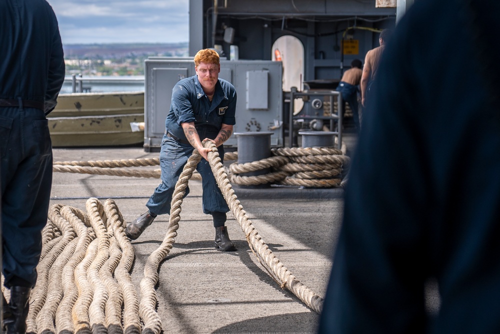 USS Carl Vinson (CVN 70) Sailors Heave Line on the Fantail