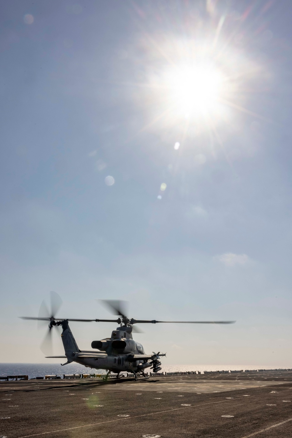 VMM-365 (REIN), 24th MEU (SOC) AH-1Z Viper Hotload on USS Wasp (LHD 1)