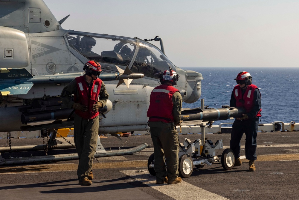 VMM-365 (REIN), 24th MEU (SOC) AH-1Z Viper Hotload on USS Wasp (LHD 1)