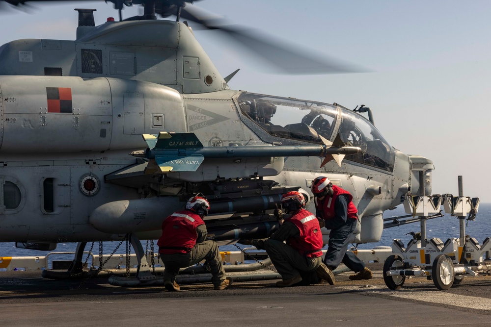 VMM-365 (REIN), 24th MEU (SOC) AH-1Z Viper Hotload on USS Wasp (LHD 1)