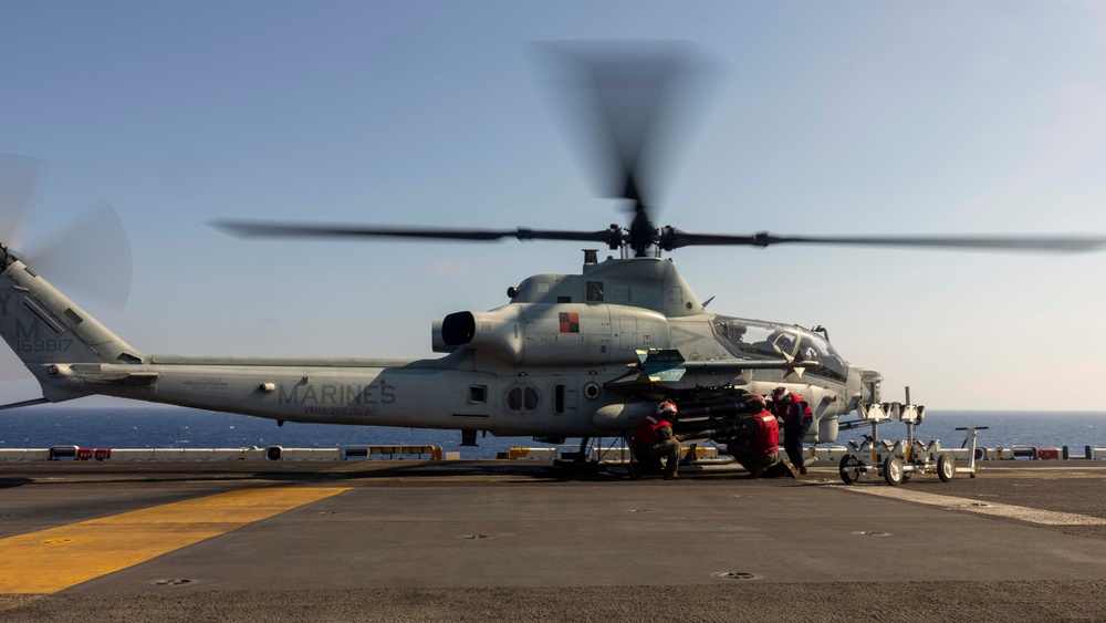 VMM-365 (REIN), 24th MEU (SOC) AH-1Z Viper Hotload on USS Wasp (LHD 1)