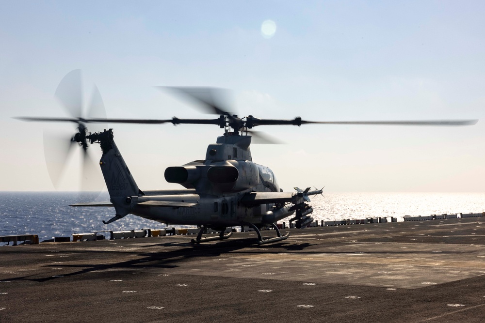 VMM-365 (REIN), 24th MEU (SOC) AH-1Z Viper Hotload on USS Wasp (LHD 1)