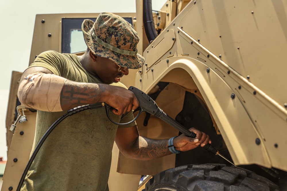 Dirty Jobs: 15th MEU Prepares Gear for Agricultural Inspections