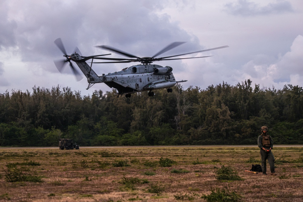 15th MEU Marines Conduct Low-light HST Operations