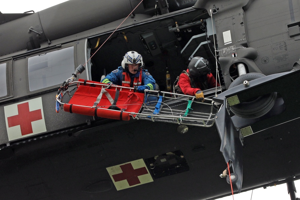 G Co., 21tth GSAB dynamic hoist training with Priority 1 Air Rescue