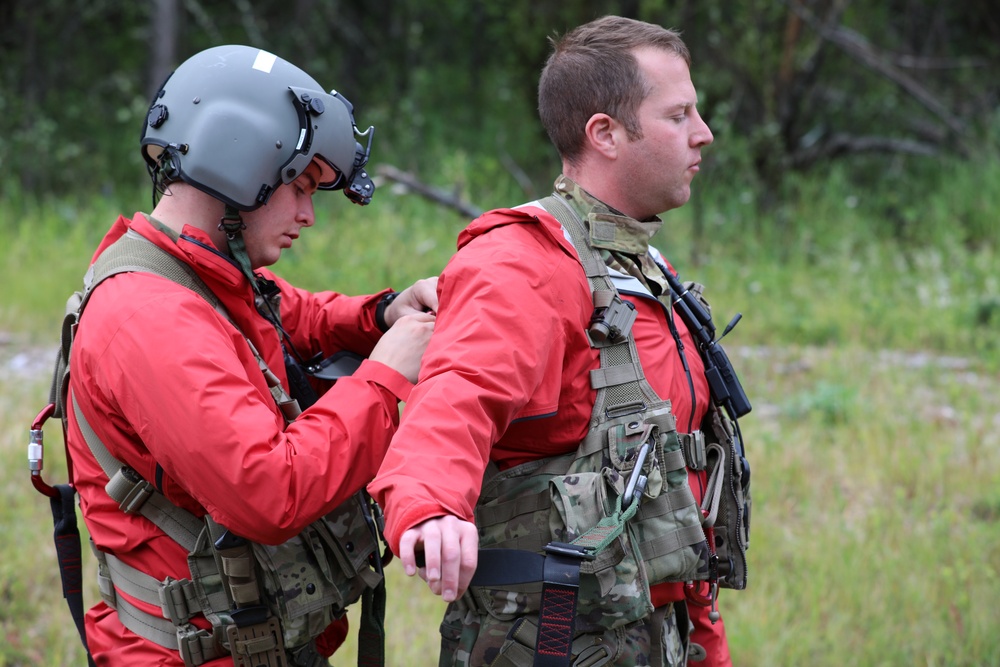 G Co., 21tth GSAB dynamic hoist training with Priority 1 Air Rescue