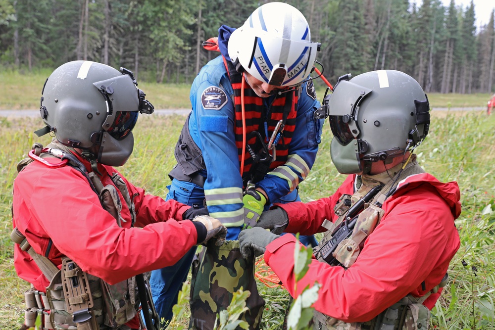 G Co., 21tth GSAB dynamic hoist training with Priority 1 Air Rescue