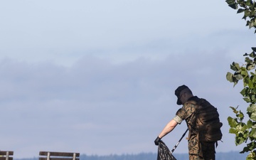 U.S. Marines, Sailors clean up Myrtle Edwards Park during Seafair