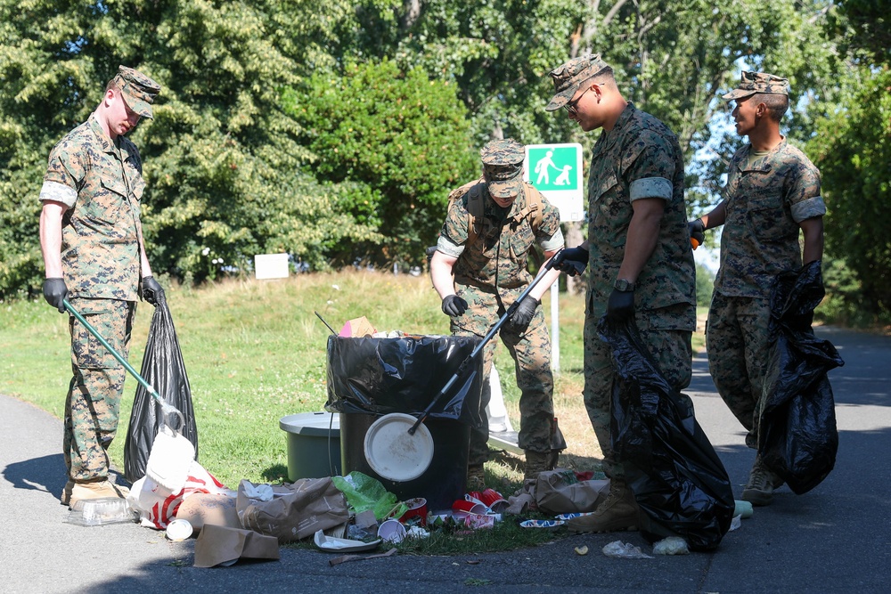 Seattle Fleet Week Park Cleanup