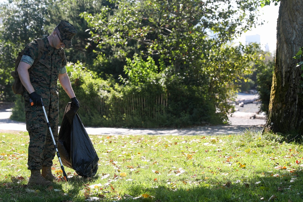 Seattle Fleet Week Park Cleanup