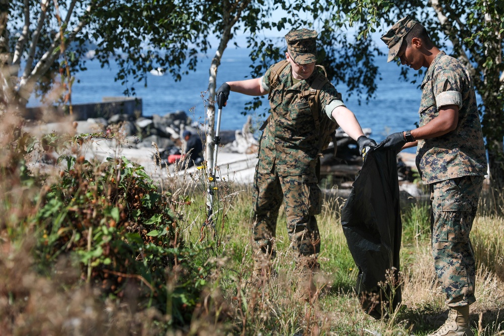 Seattle Fleet Week Park Cleanup