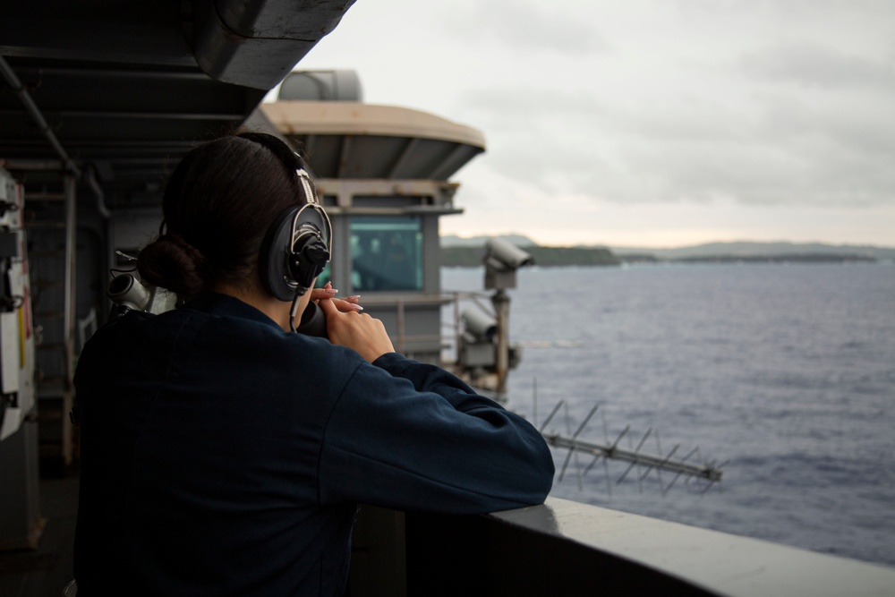 Abraham Lincoln pulls into Guam