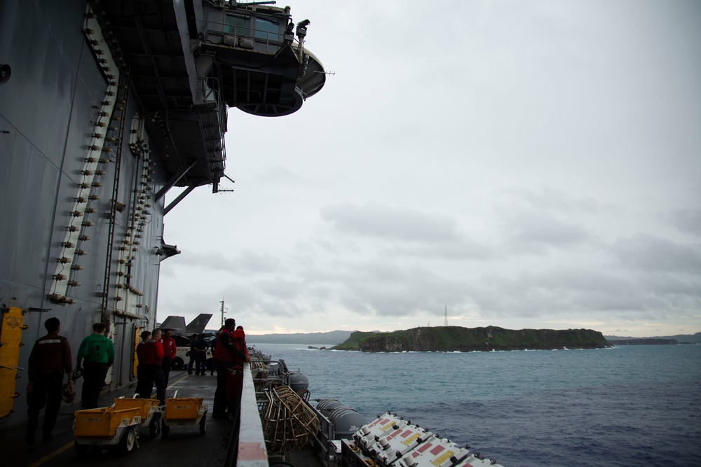 Abraham Lincoln pulls into Guam