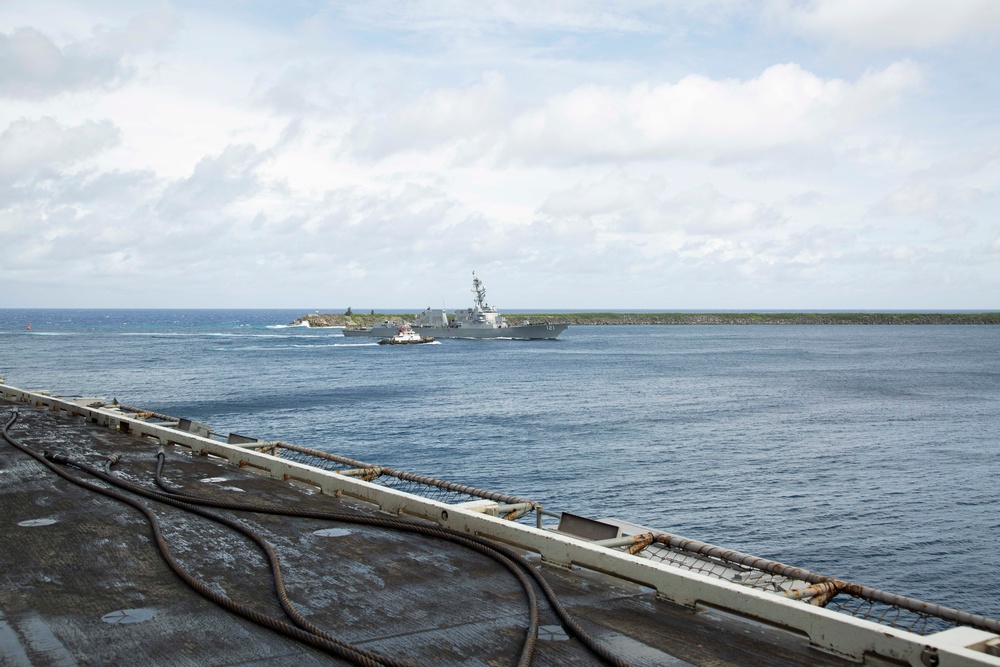 Abraham Lincoln pulls into Guam