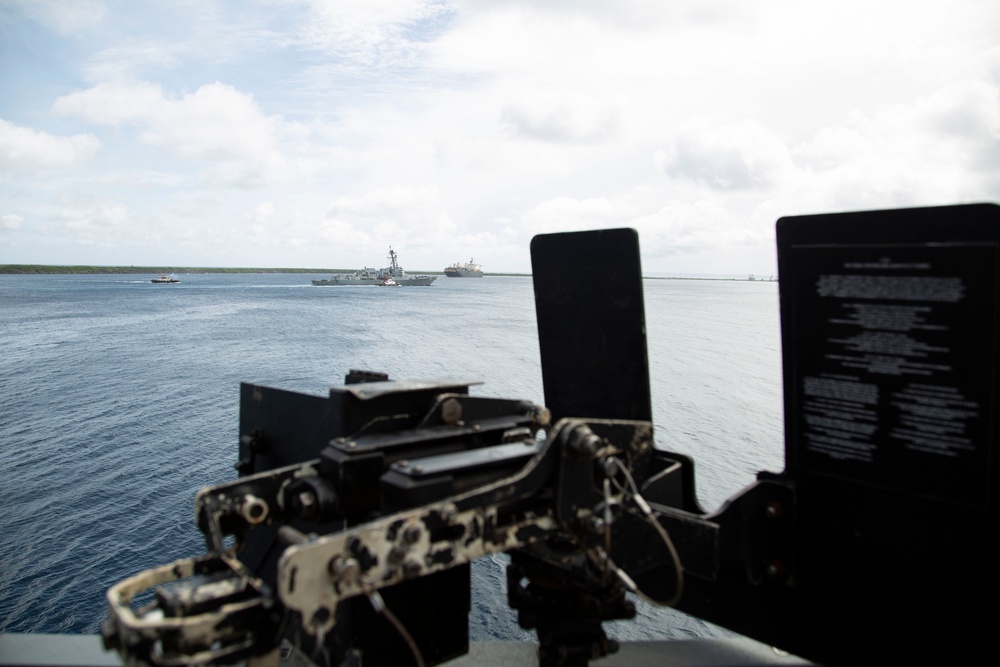 Abraham Lincoln pulls into Guam