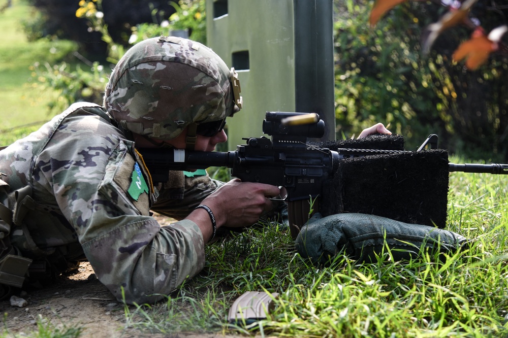 National Guard Best Warrior competitors prepare for weapons qualification