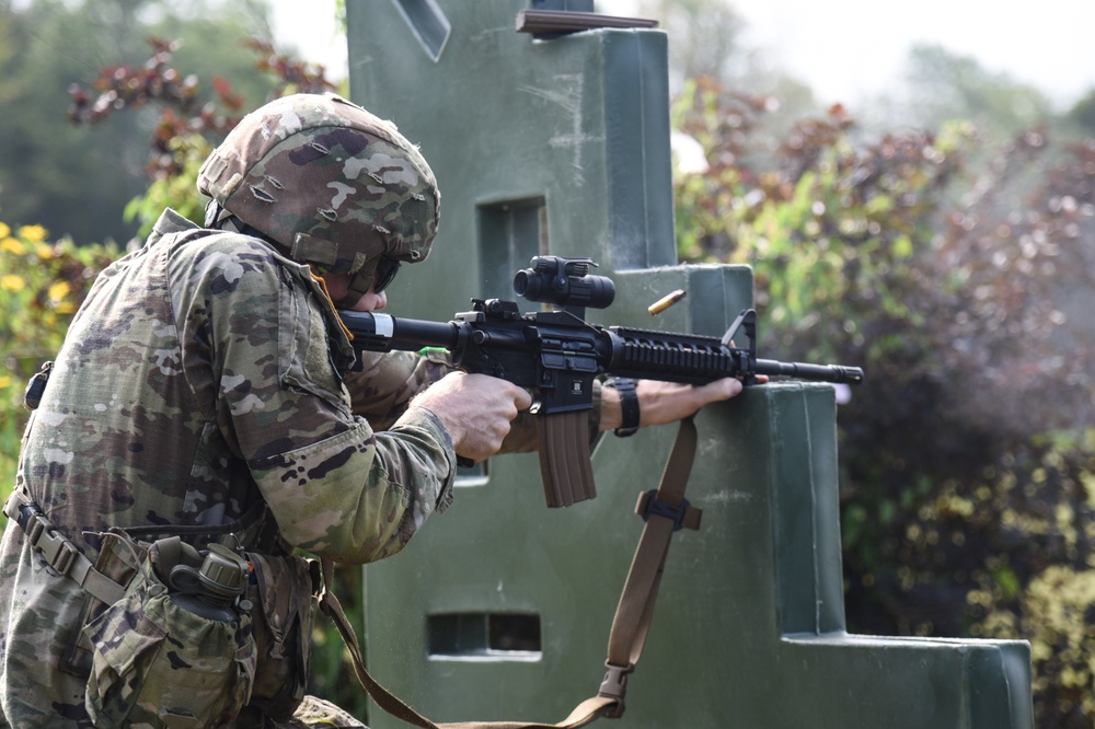 National Guard Best Warrior competitors prepare for weapons qualification