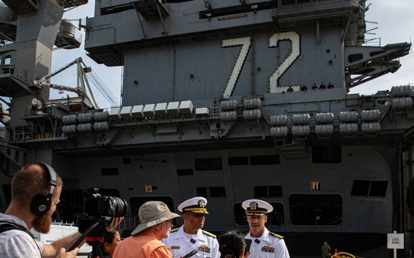 Abraham Lincoln pulls into Guam