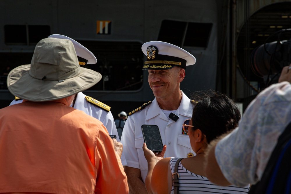 Abraham Lincoln pulls into Guam