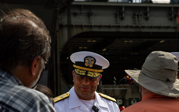 Abraham Lincoln pulls into Guam