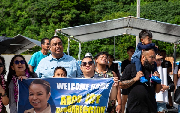 Abraham Lincoln pulls into Guam