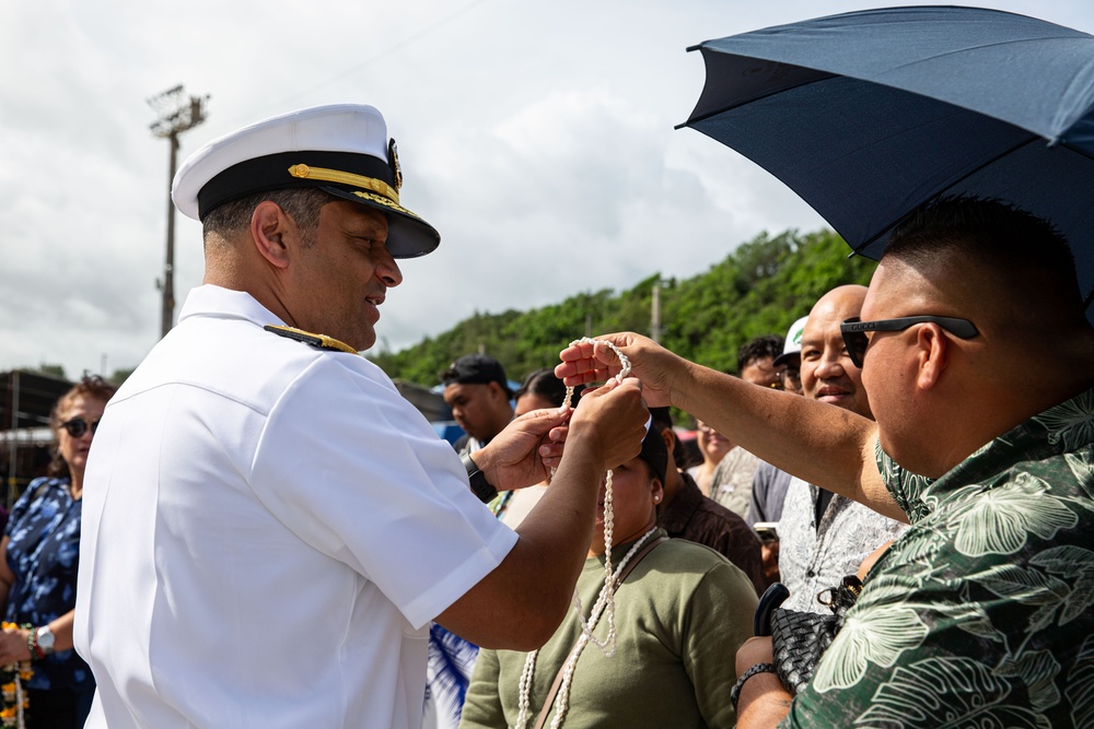 Abraham Lincoln pulls into Guam
