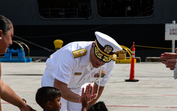 Abraham Lincoln pulls into Guam