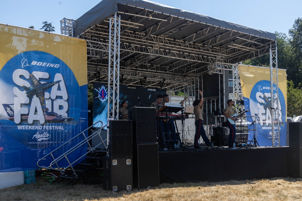 1st MARDIV Band performs at Genesee Park during Seafair