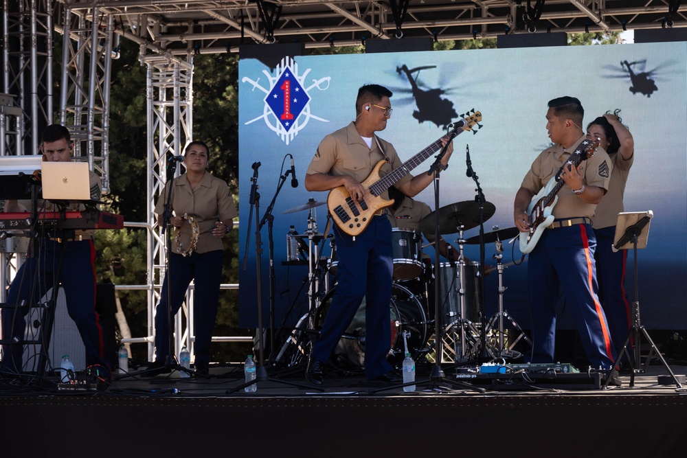 1st MARDIV Band performs at Genesee Park during Seafair