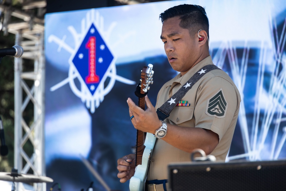 1st MARDIV Band performs at Genesee Park during Seafair