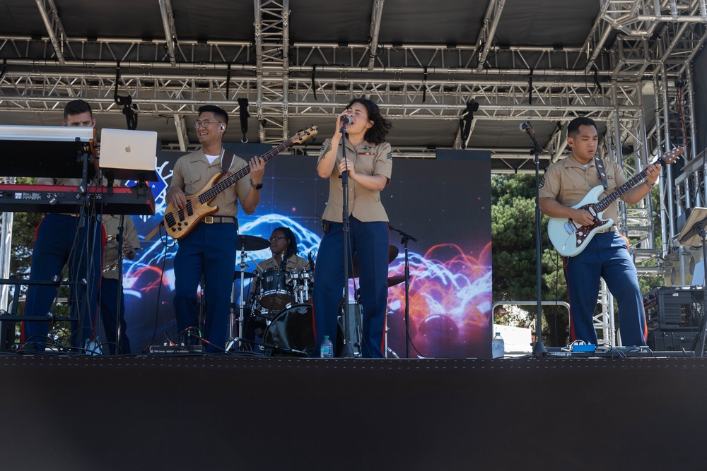 1st MARDIV Band performs at Genesee Park during Seafair