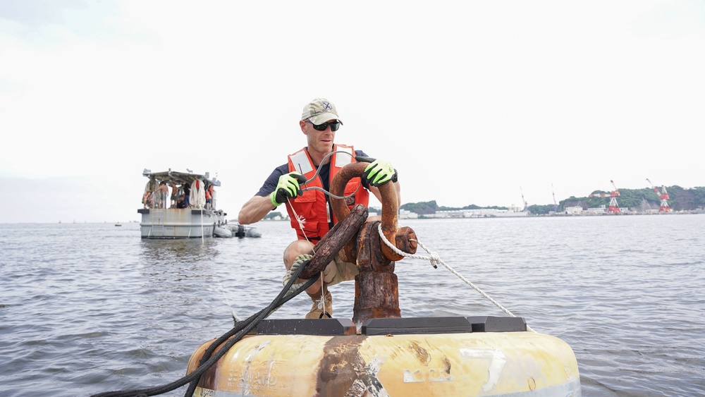 NAVFAC EXWC, CDD Charlie, SRF-JRMC, and CSG-7 Conduct Fleet Mooring Inspections at Fleet Activities Yokosuka