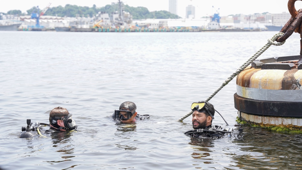 NAVFAC EXWC, CDD Charlie, SRF-JRMC, and CSG-7 Conduct Fleet Mooring Inspections at Fleet Activities Yokosuka