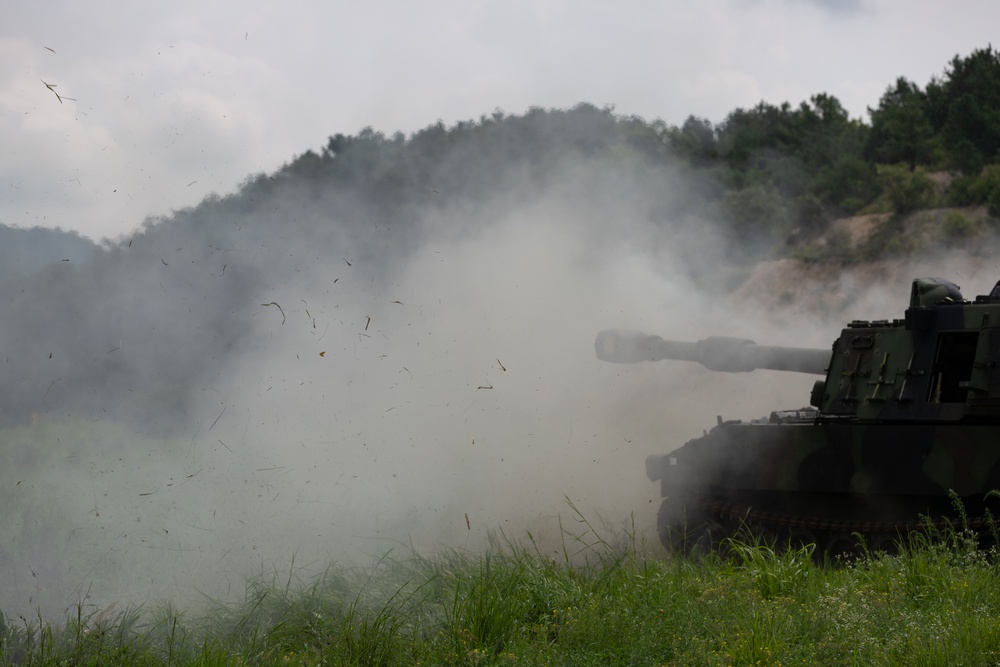 1st Armored Brigade Combat Team conduct M109A6 Paladin zeroing qualification tables during Operation Pacific Fortitude